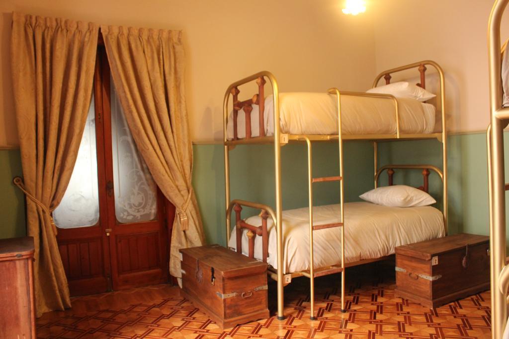 Leonora Hostal ปวยบลา ภายนอก รูปภาพ