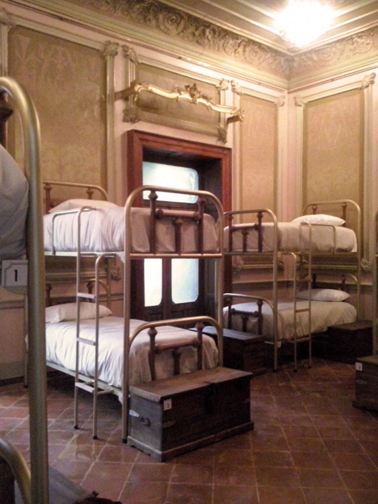 Leonora Hostal ปวยบลา ภายนอก รูปภาพ