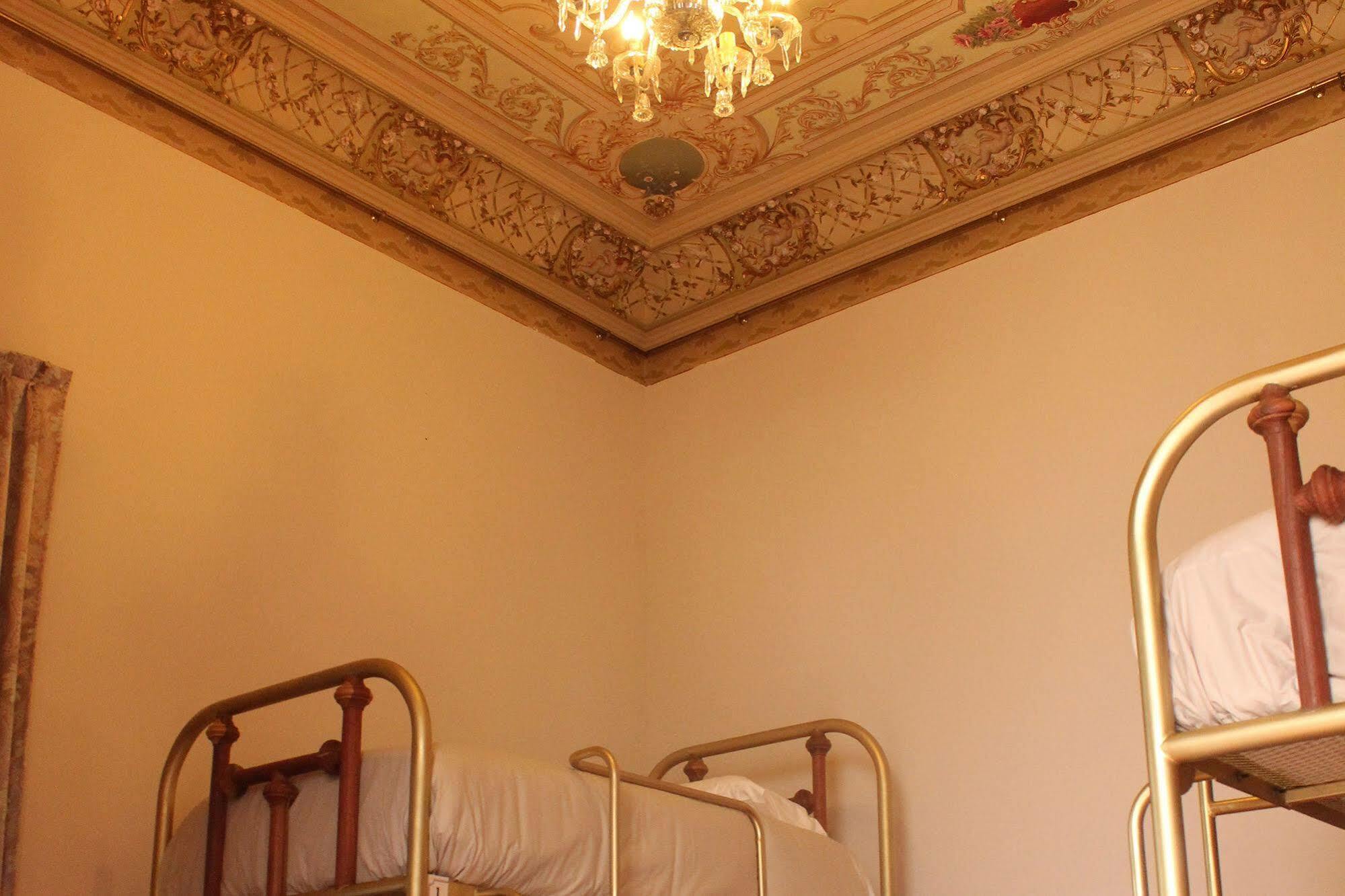 Leonora Hostal ปวยบลา ภายนอก รูปภาพ