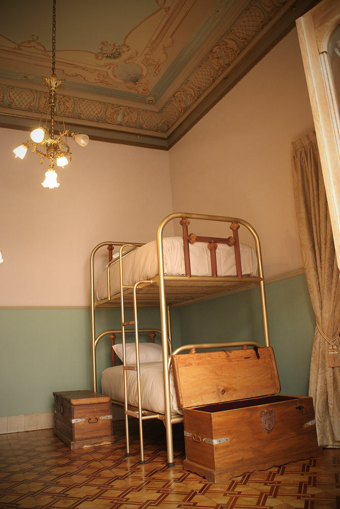 Leonora Hostal ปวยบลา ภายนอก รูปภาพ